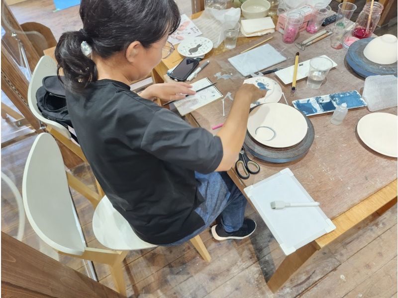 [Osaka, Kaizuka] \Painting and firing experience/Sightseeing together! Create your own original hand-painted work at the pottery experience spot in Mizuma-dera [Great for couples and families]の紹介画像