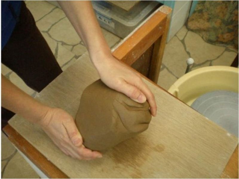 [Mie Suzuka] Pottery practice and wheel-throwing 45-minute to Make one piece with the instructor!