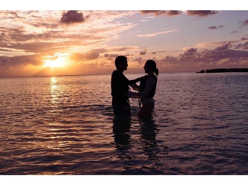 【宮古島 Sunset】サンセットSUP体験ツアー☆一組限定完全プライベート♪一眼レフ写真データ無料！の紹介画像