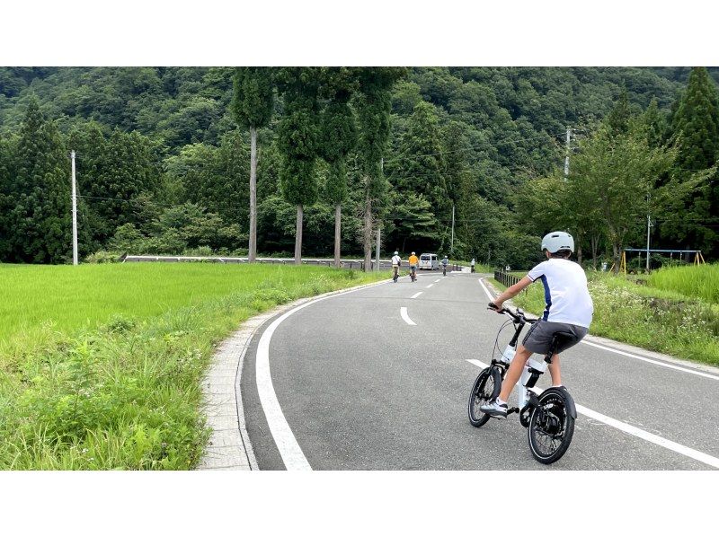 [新潟・湯澤地區]帶導遊的電動自行車遊覽大元太湖。の紹介画像