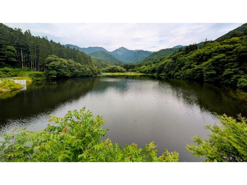 【Niigata・YUZAWA REGION】 Guided e-bike tour to lake Daigenta.の紹介画像