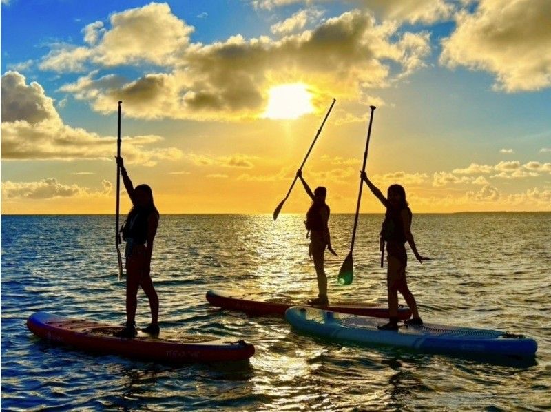 【宮古島・サンセットSUP】1組限定‼︎1日の締め括りに‼︎貸切プライベートツアー初心者歓迎‼︎の紹介画像