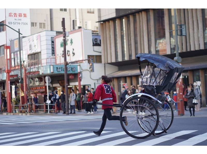 [Tokyo, Asakusa] Japanese traditional vehicle rickshaw temple and shrine good luck 60-minute courseの紹介画像