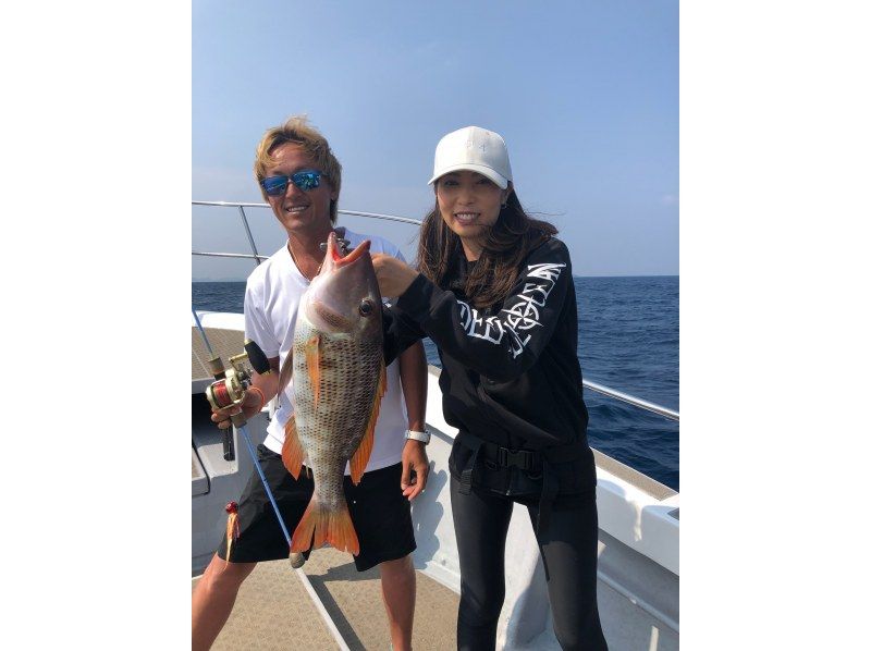 [Southern Okinawa] Departing from Yonabaru Marina. Fully-private! Children (ages 6 and up) and beginners can also come empty-handed for a half-day lure fishing experience tour (up to 4 people). Toilets available!の紹介画像