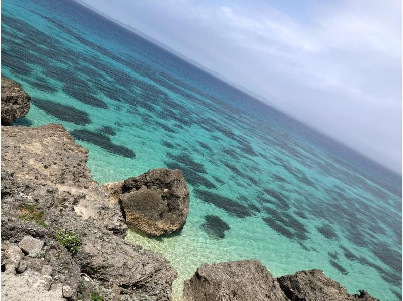 [Southern Okinawa] Departing from Yonabaru Marina. Fully-private! Children (ages 6 and up) and beginners can also come empty-handed for a half-day lure fishing experience tour (up to 4 people). Toilets available!の紹介画像