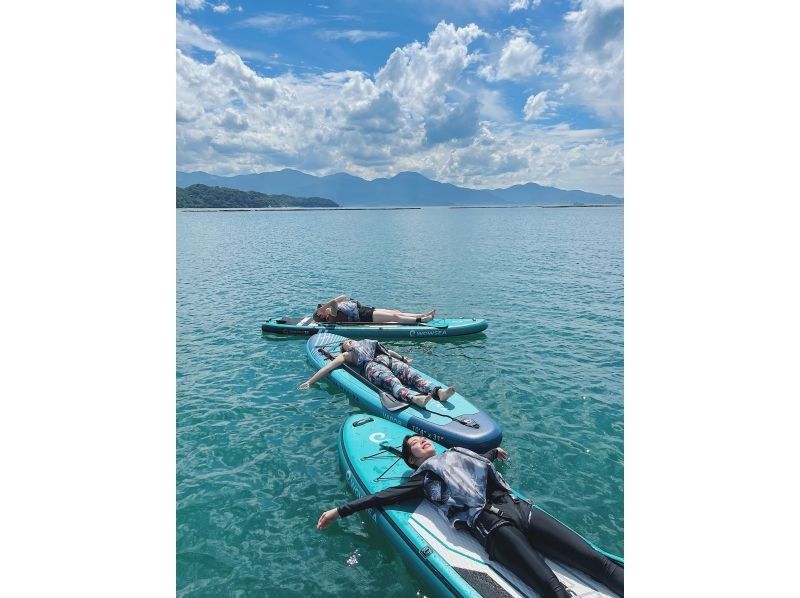 [Fukuoka, Itoshima] {SUP experience in the calm sea} Enjoy the great outdoors while feeling the pleasant breeze! GoPro photo giveaway ★ Recommended for women, couples and familiesの紹介画像