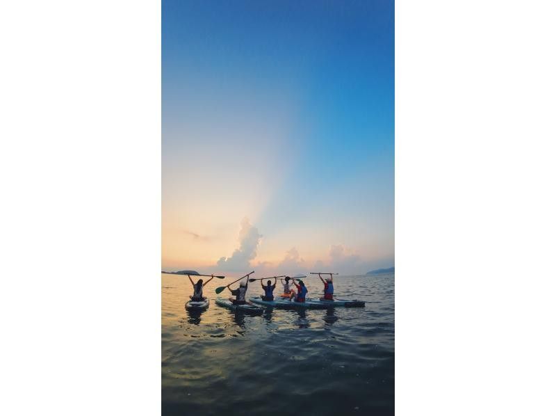 [Fukuoka/Itoshima] 《Popular Sunset SUP》 Watch the moment the sun sets on the ocean! Get a free GoPro photo ★ Recommended for women, couples and familiesの紹介画像