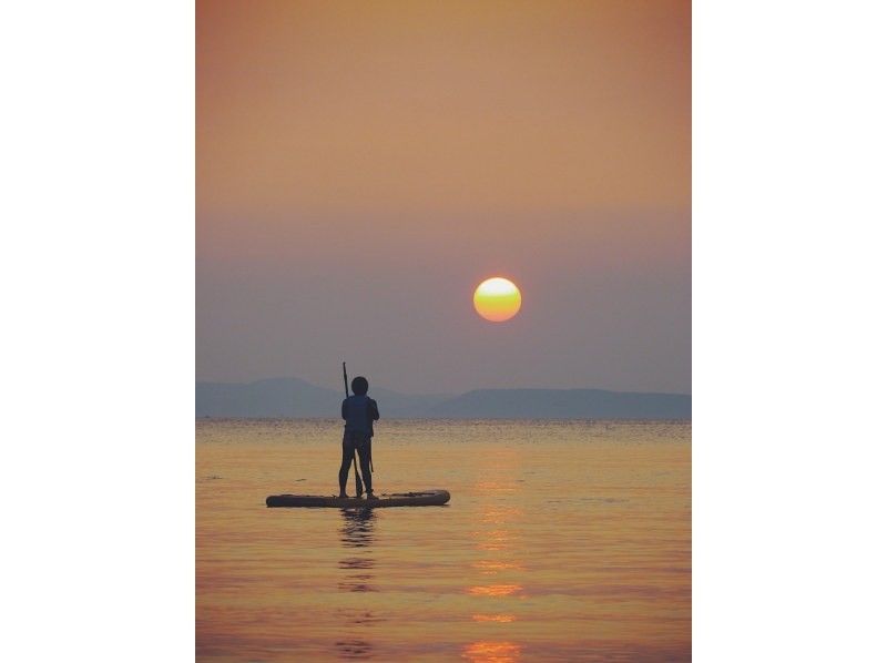 2025年3月起舉辦☆[福岡/糸島][非常受歡迎的日落SUP]觀看夕陽在海上落下的那一刻！ Gopro攝影禮★の紹介画像