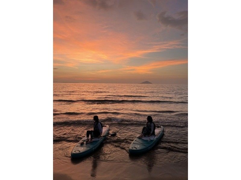 [Fukuoka/Itoshima] 《Popular Sunset SUP》 Watch the moment the sun sets on the ocean! Get a free GoPro photo ★ Recommended for women, couples and familiesの紹介画像