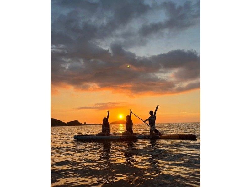 Starting March 2025☆ [Fukuoka/Itoshima] {Popular Sunset SUP} Watch the moment the sun sets on the ocean! Get a GoPro photo as a gift★の紹介画像