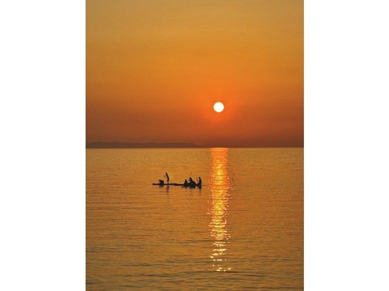 [Fukuoka/Itoshima] 《Popular Sunset SUP》 Watch the moment the sun sets on the ocean! Get a free GoPro photo ★ Recommended for women, couples and familiesの紹介画像