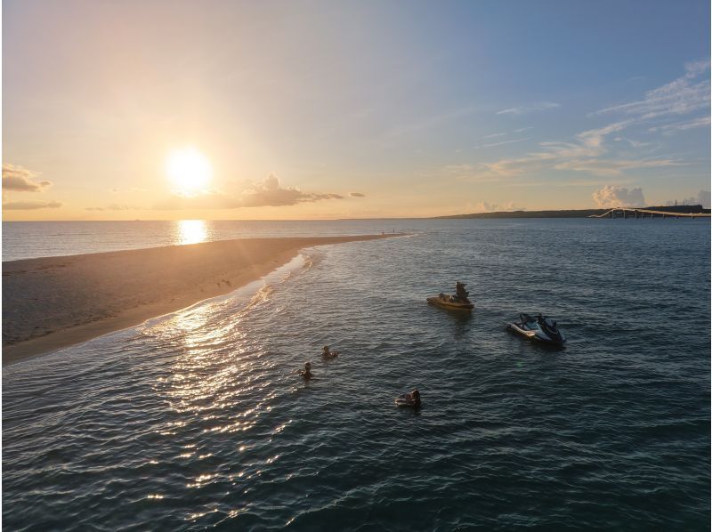 [มิยาโกจิม่า - จำกัด 1 กลุ่มต่อวัน] ★Sunset Jet Ski Unihama★ ประสบการณ์ชมพระอาทิตย์ตกที่ดีที่สุด! มาถึงใน 5 นาที! รับประกันความพึงพอใจ 100%! มีรูปถ่ายเครื่องดื่มรวมอยู่ด้วย!の紹介画像