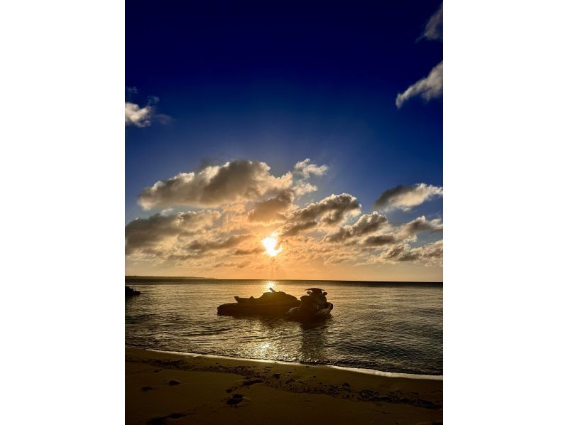 [มิยาโกจิม่า - จำกัด 1 กลุ่มต่อวัน] ★Sunset Jet Ski Unihama★ ประสบการณ์ชมพระอาทิตย์ตกที่ดีที่สุด! มาถึงใน 5 นาที! รับประกันความพึงพอใจ 100%! มีรูปถ่ายเครื่องดื่มรวมอยู่ด้วย!の紹介画像