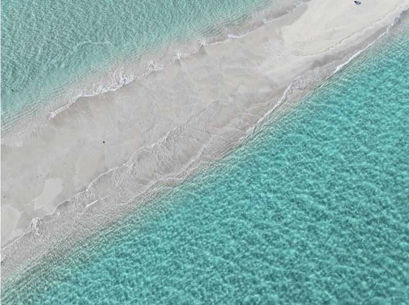 [Okinawa Miyakojima] Uni Beach Landing Cruise: Enjoy a luxurious, luxurious trip on a premium boat! High-spec drone video recording, restrooms, child discounts, and transportation available.の紹介画像