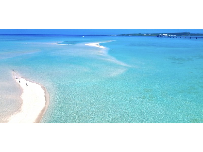 [宮古島] Uni Beach登陸巡航（乘坐頂級船隻，享受優雅！配備廁所和空調，讓您安心無憂）無人機拍攝和視頻免費兒童折扣（15歲以下5,000日元）の紹介画像