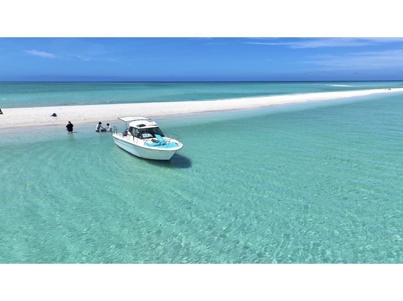 [Okinawa Miyakojima] Uni Beach Landing Cruise: Enjoy a luxurious, luxurious trip on a premium boat! High-spec drone video recording, restrooms, child discounts, and transportation available.の紹介画像