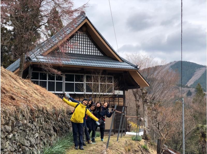 【天空の古民家へ】東京・檜原村の奥深く 山岳モノレールで天空の古民家を訪ねるツアーの紹介画像