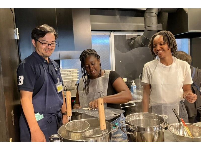 Ramen Making from Scratch +Akihabara Tour –Tokyo Cooking Classの紹介画像