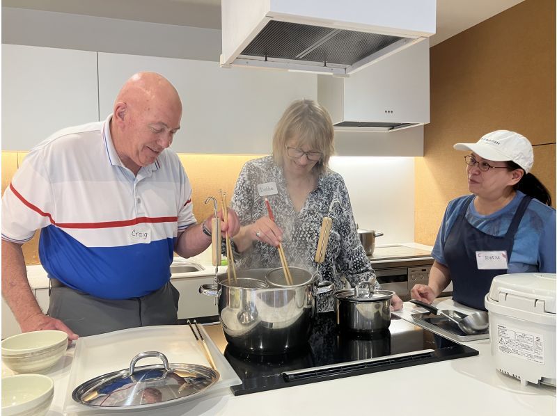 Ramen Making from Scratch +Akihabara Tour –Tokyo Cooking Classの紹介画像
