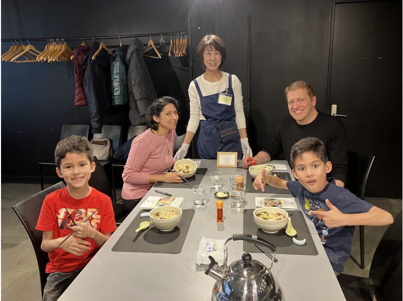 Ramen Making from Scratch +Akihabara Tour –Tokyo Cooking Classの紹介画像