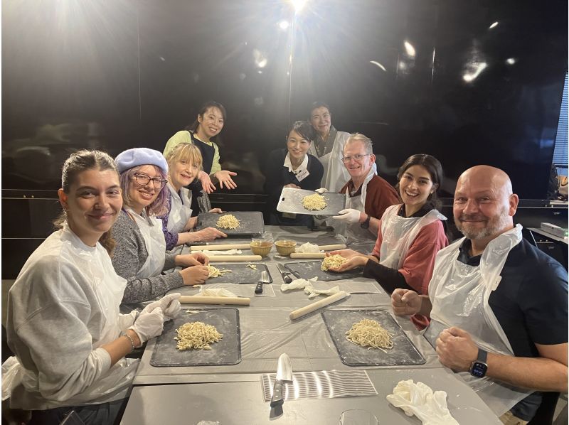 Ramen Making from Scratch +Akihabara Tour –Tokyo Cooking Classの紹介画像