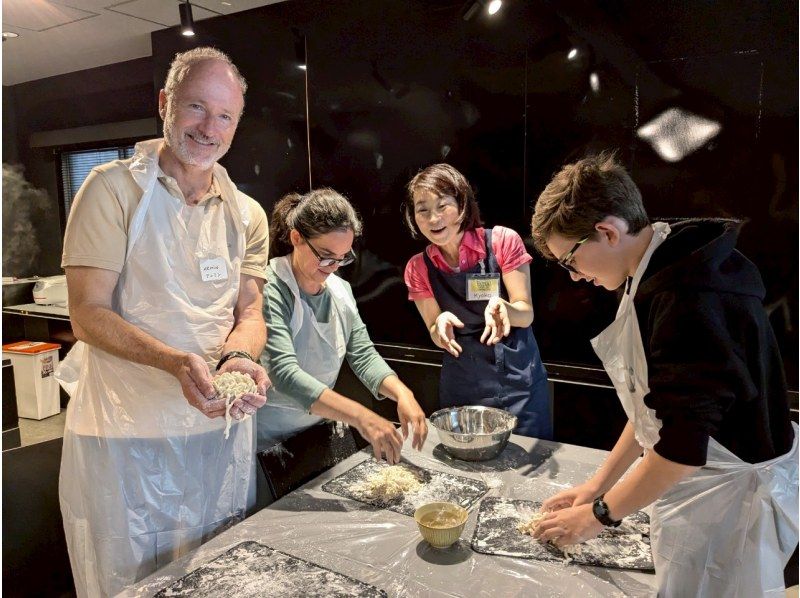 Ramen Making from Scratch +Akihabara Tour –Tokyo Cooking Classの紹介画像