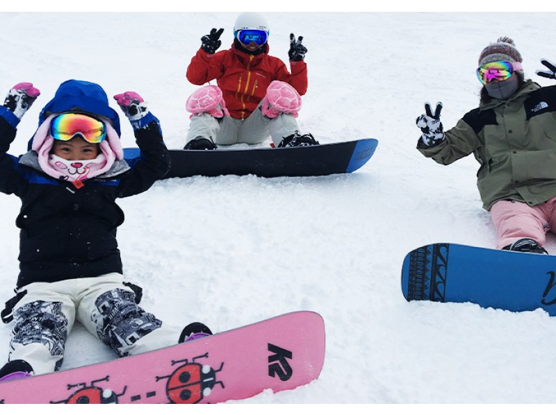 [Kiroro 4H Lesson] Make your snowboarding debut in Hokkaido! Enjoy with confidence even if it's your first time with a completely private lesson! Make wonderful memories on the fluffy snow!の紹介画像