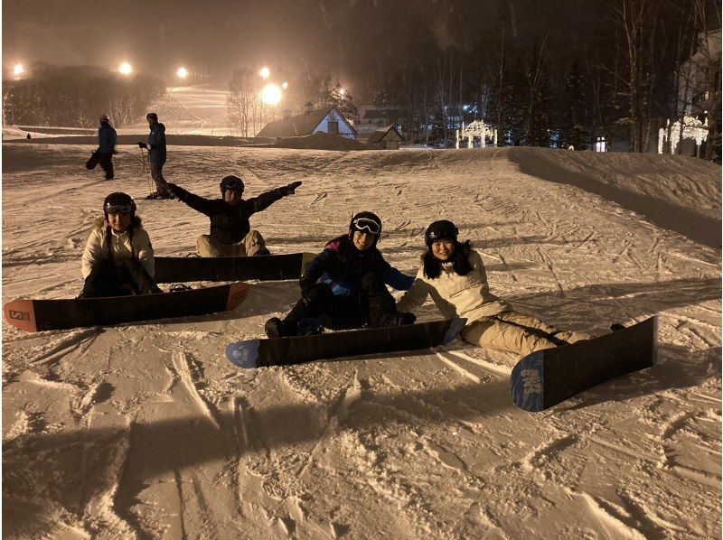 [Kiroro] Enjoy a private night lesson on your travel day or in the evening! Enjoy your trip without wasting time ☆ Experience snowboarding on a fantastic night slope!の紹介画像