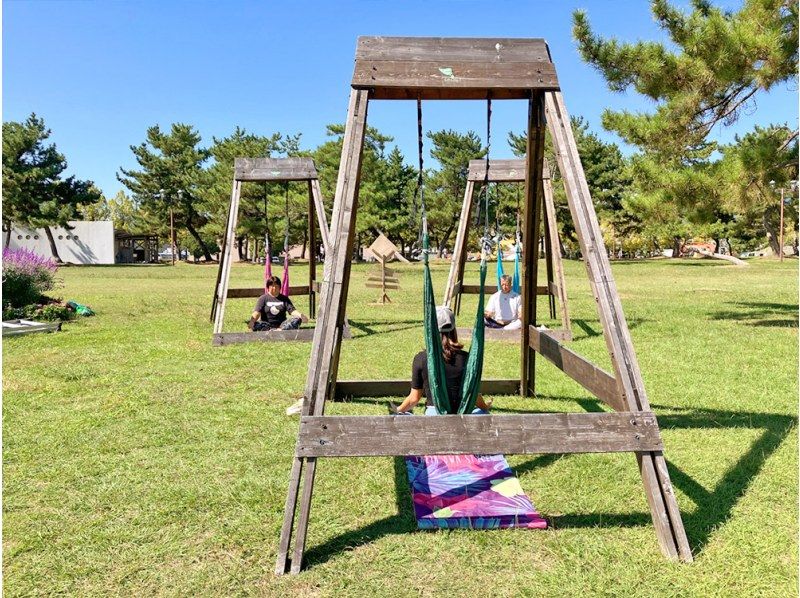 [Shiga, Lake Biwa] Safe low-altitude hammock yoga on the lakesideの紹介画像