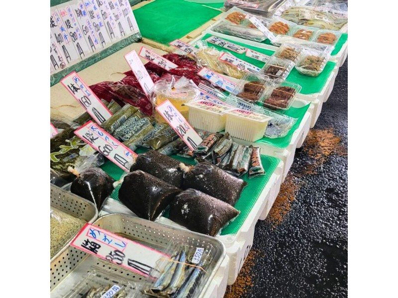 [Fukuoka, Tenjin] <For foreign tourists only> Experience Japanese home cooking! ~ Making hand-rolled sushi and a market/supermarket tour ~の紹介画像