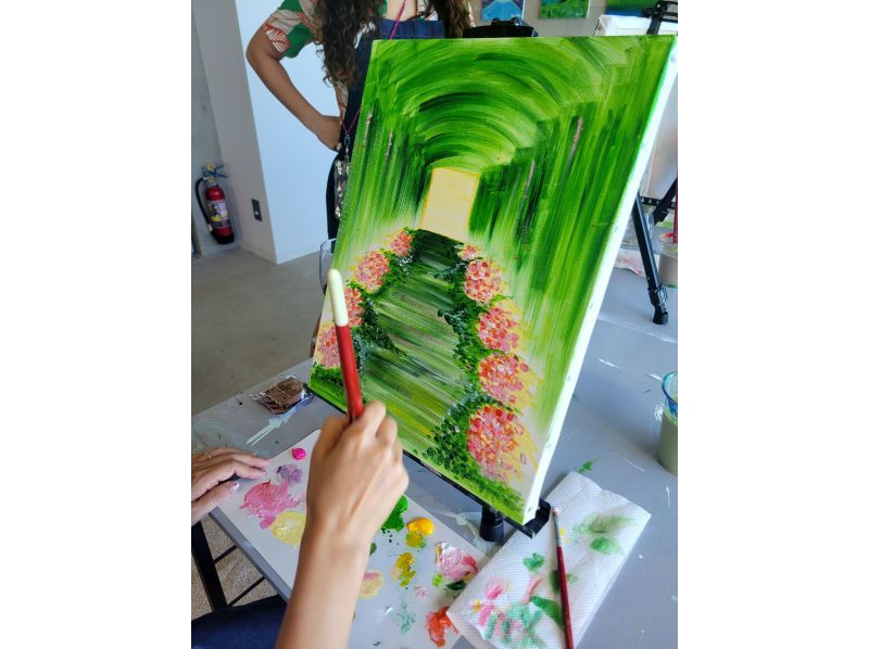 [40 minutes from Naha] A spectacular view of the ocean! An art experience to enjoy in a studio on the beach ♪ No need to worry about rain! Families and couples welcome! Use Okinawa's beautiful scenery as your canvas!の紹介画像