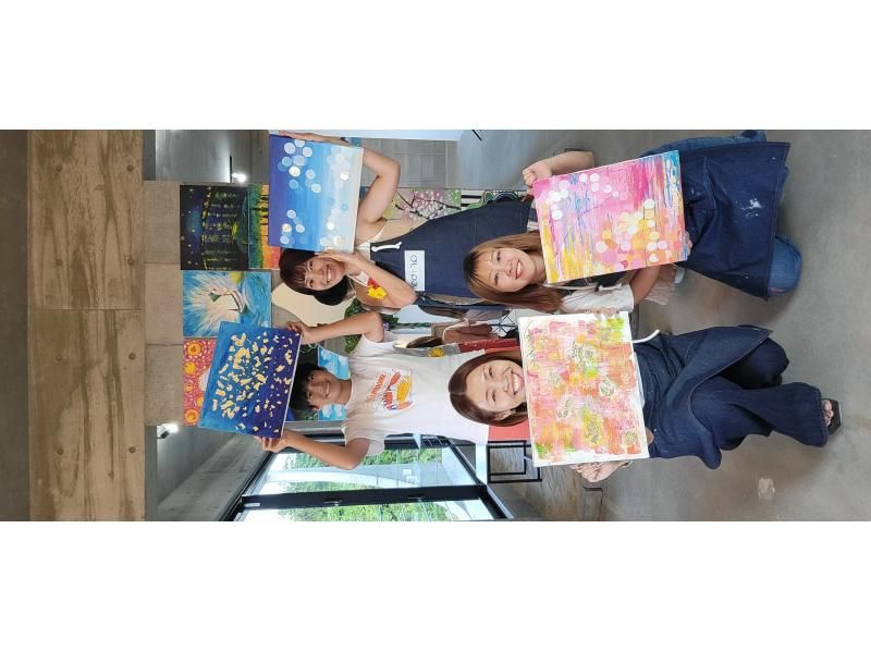 [40 minutes from Naha] A spectacular view of the ocean! An art experience to enjoy in a studio on the beach ♪ No need to worry about rain! Families and couples welcome! Use Okinawa's beautiful scenery as your canvas!の紹介画像