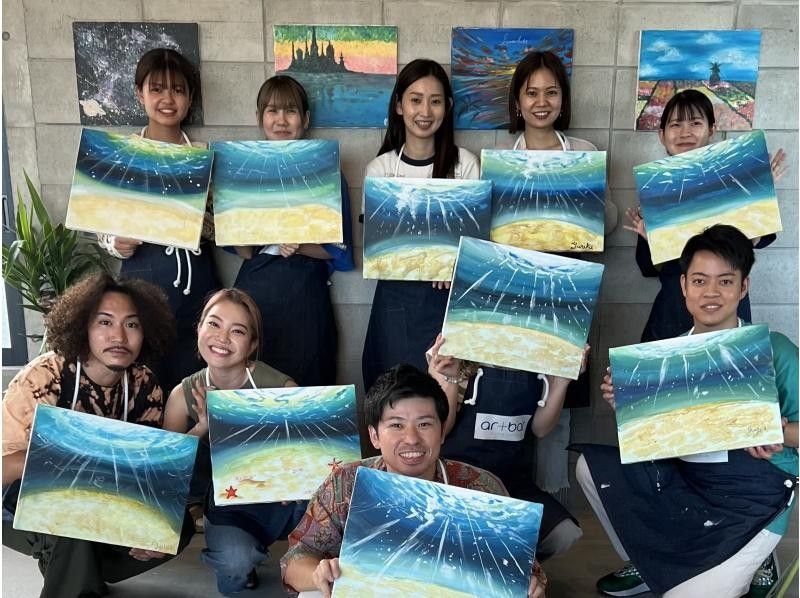 [40 minutes from Naha] A spectacular view of the ocean! An art experience to enjoy in a studio on the beach ♪ No need to worry about rain! Families and couples welcome! Use Okinawa's beautiful scenery as your canvas!の紹介画像