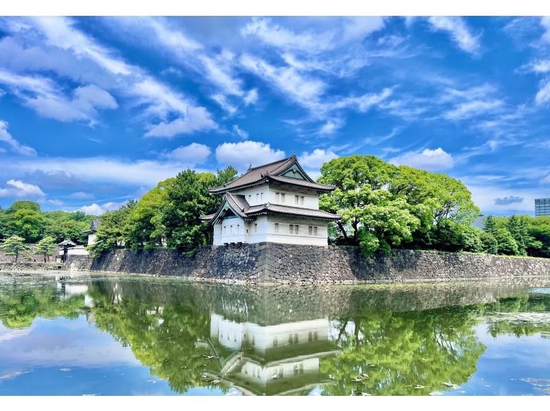 [Tokyo, Chiyoda Ward] Private walking tour of the Imperial Palace and East Gardensの紹介画像