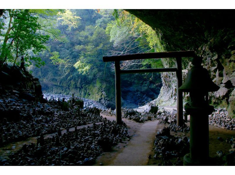 [คิวชู] ศาลเจ้า Kamishiro Kotai, ศาลเจ้า Amaniwato, ทัวร์หุบเขา Takachiho |. จากฟุกุโอกะの紹介画像