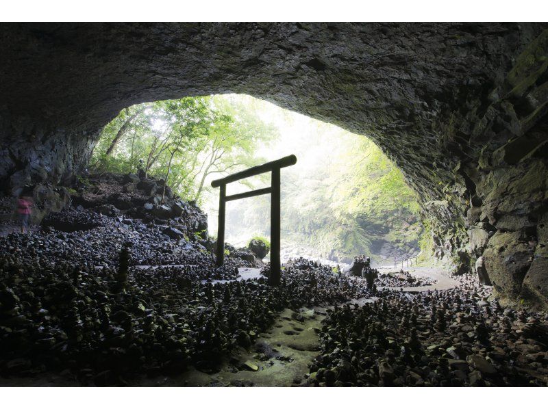 [คิวชู] ศาลเจ้า Kamishiro Kotai, ศาลเจ้า Amaniwato, ทัวร์หุบเขา Takachiho |. จากฟุกุโอกะの紹介画像