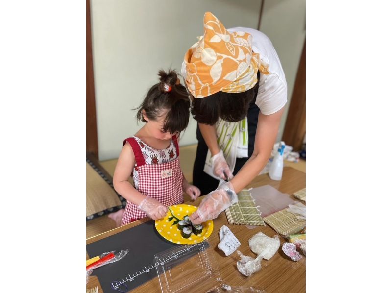 [Tottori/Yonago] Experience making decorative sushi rolls with cute designs! 1 minute walk from the station! Great for solo travelers or families with childrenの紹介画像