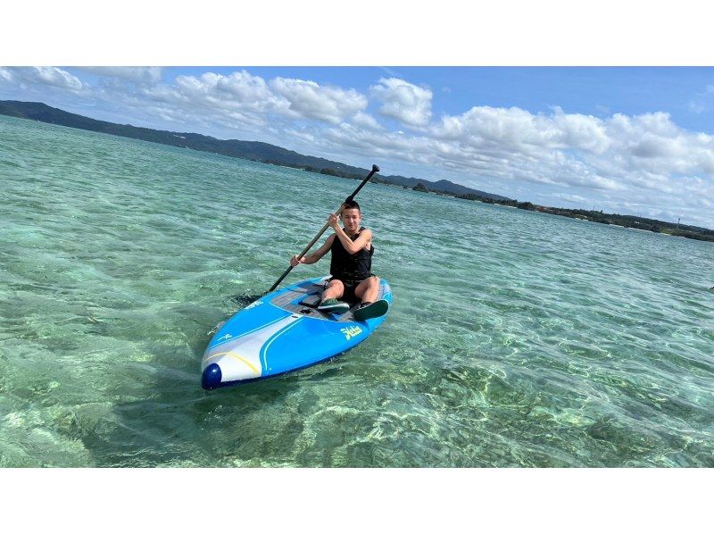 [Okinawa / Kouri Island / SUP] Experience with a secure charter for each group! Experience a new sensation sap! Paddle sap rental 60 minutes ♪の紹介画像