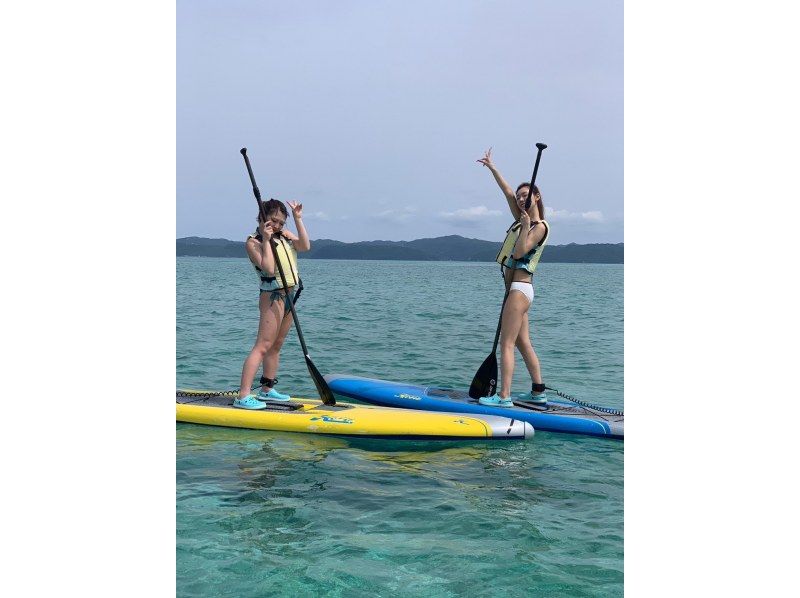 [Okinawa / Kouri Island / SUP] Experience with a secure charter for each group! Experience a new sensation sap! Paddle sap rental 60 minutes ♪の紹介画像