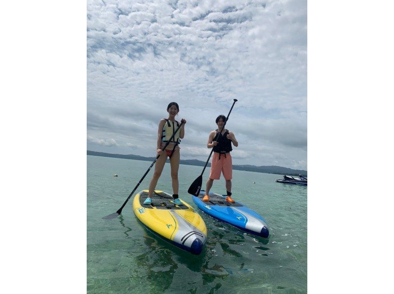 [Okinawa / Kouri Island / SUP] Experience with a secure charter for each group! Experience a new sensation sap! Paddle sap rental 60 minutes ♪の紹介画像