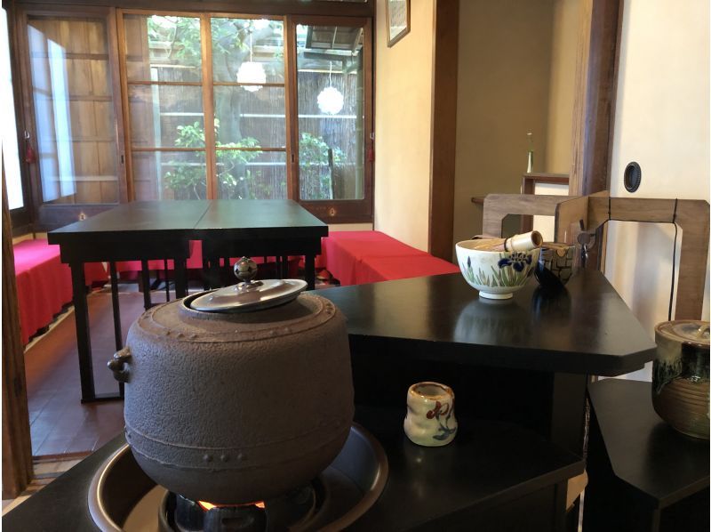 [Kyoto Nishijin] Tour a 140-year-old townhouse, try on a kimono and experience the tea ceremonyの紹介画像