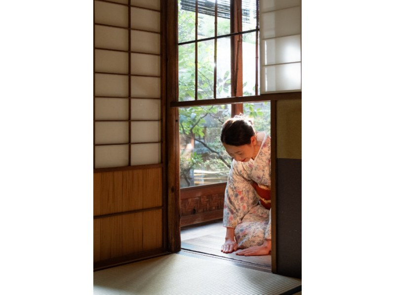 [Kyoto Nishijin] Tour a 140-year-old townhouse, try on a kimono and experience the tea ceremonyの紹介画像