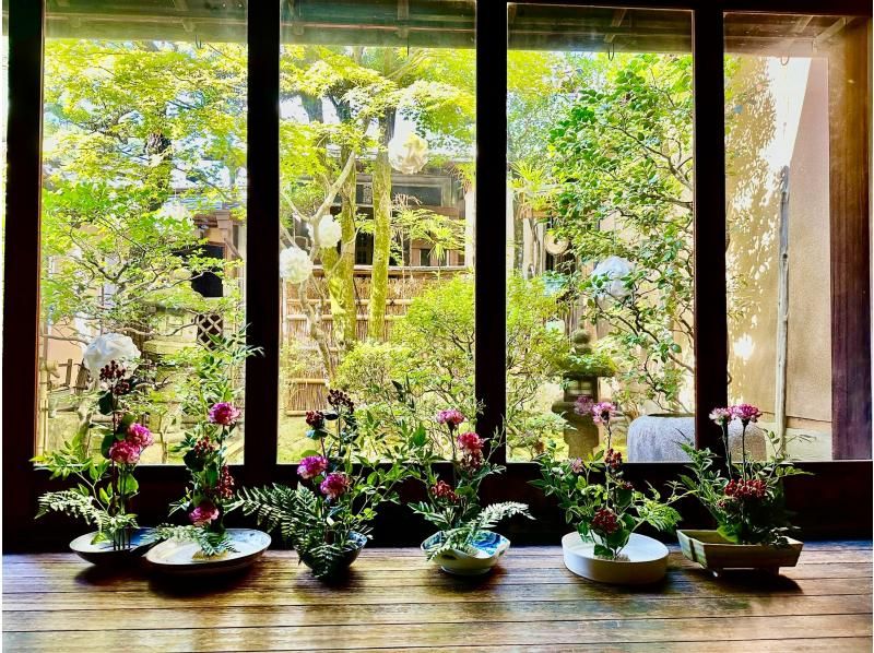 [Kyoto Nishijin] Tomidaya Flower Arrangement Experienceの紹介画像