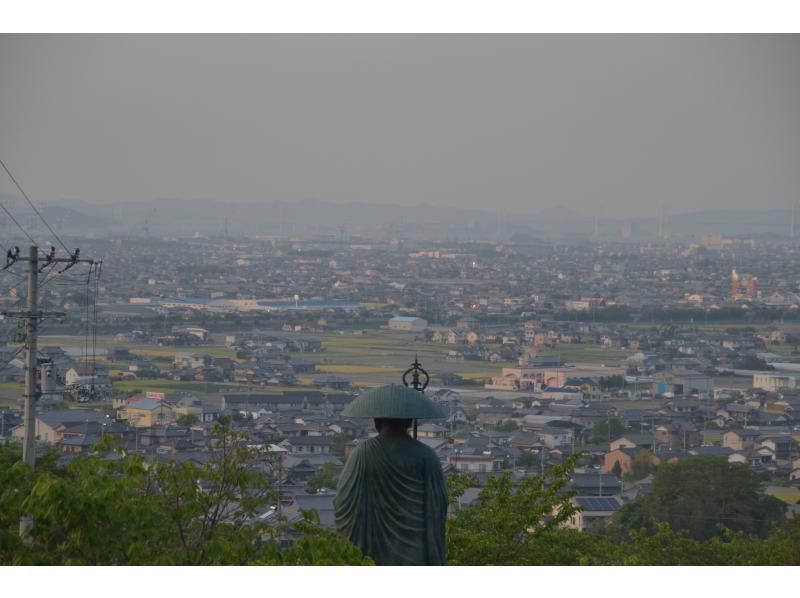 【香川・善通寺】日本仏教界の偉人・空海ゆかりの寺で、日本特有の文字「かな文字」の書道と絶景を楽しむの紹介画像