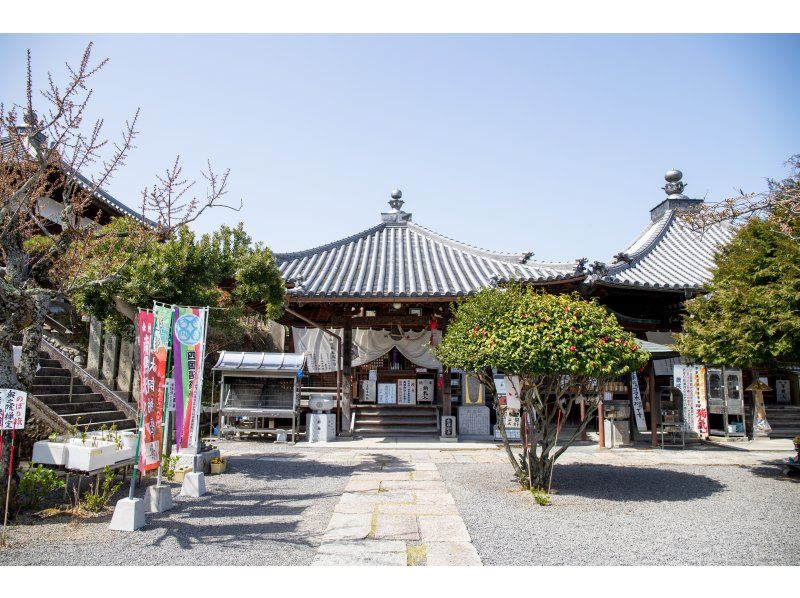 【香川・善通寺】日本仏教界の偉人・空海ゆかりの寺で、日本特有の文字「かな文字」の書道と絶景を楽しむの紹介画像