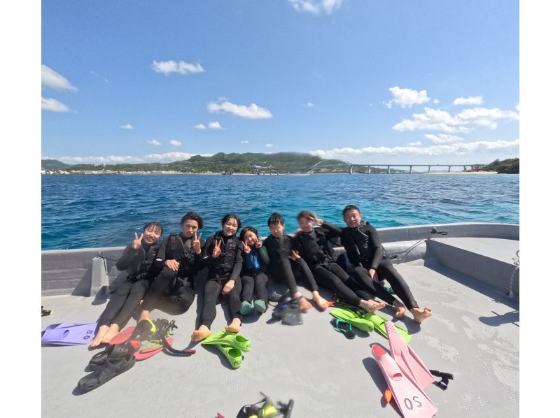 【沖縄・本部発】秋冬限定！　美ら海水族館近く　瀬底島周辺　ボートシュノーケリング＆熱帯魚ウォッチング　冬用ウェットスーツ付の紹介画像