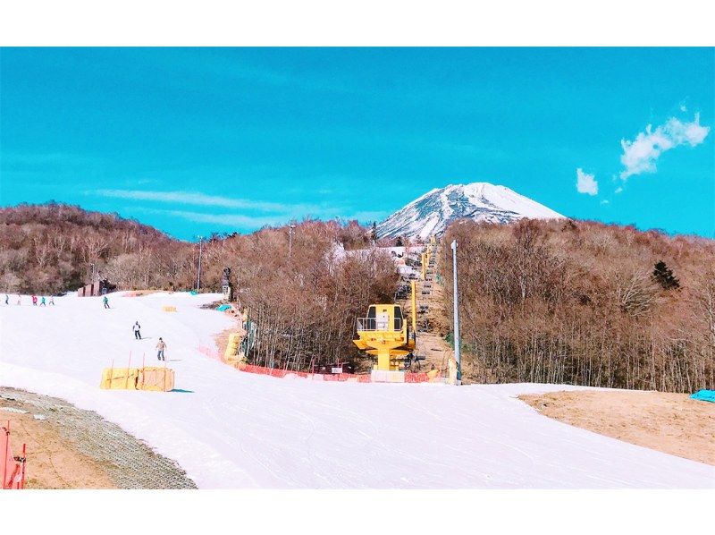 富士山滑雪場雪人一日滑雪之旅（東京出發）の紹介画像