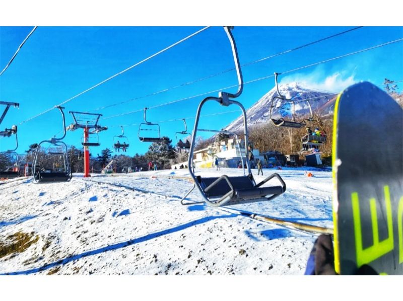 富士山滑雪场雪人一日滑雪之旅（东京出发）の紹介画像