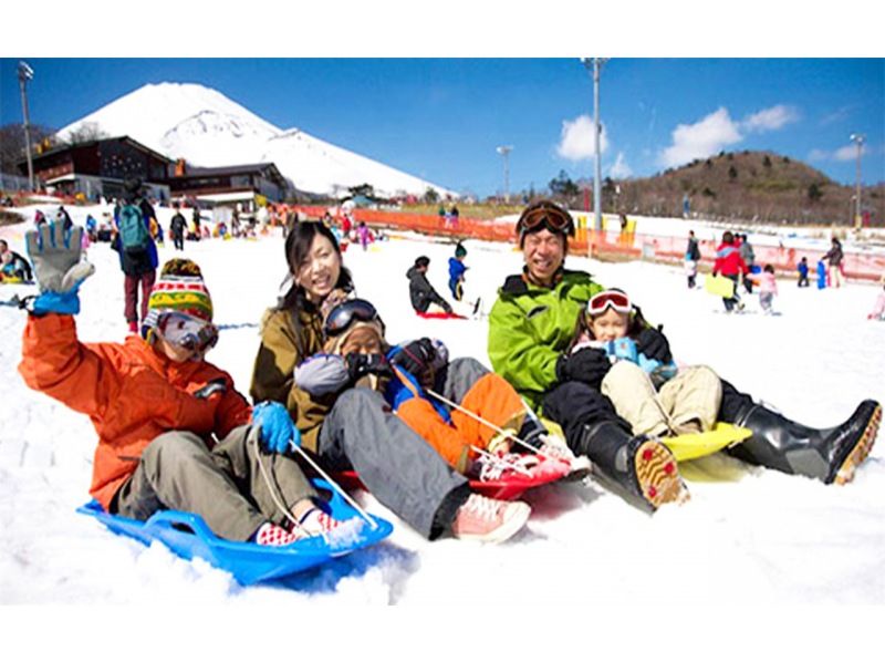 富士山滑雪场雪人一日滑雪之旅（东京出发）の紹介画像