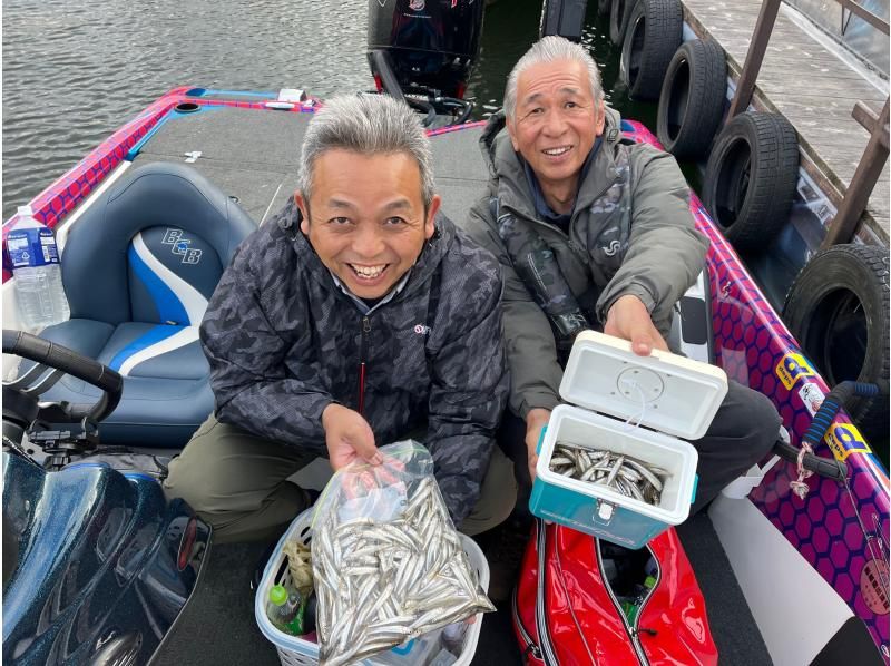 【山梨県　河口湖　紅葉・景色を楽しみながら手ぶらでOK！貸切ワカサギプラン】の紹介画像